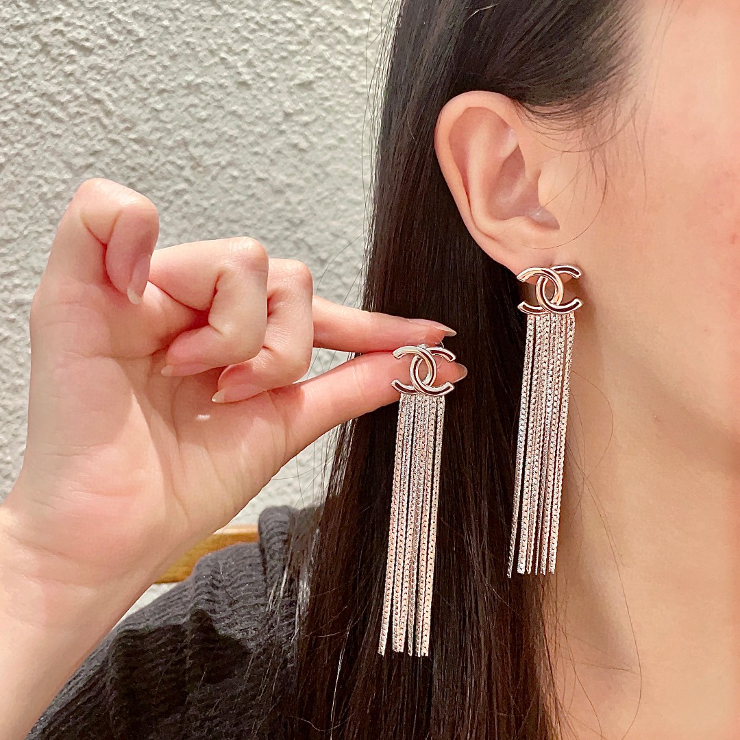  Chanel香奈儿 中古 耳钉👀小香家的款式真心无需多介绍😘🎶每一款都超好看，精致大方，非常显气质.
