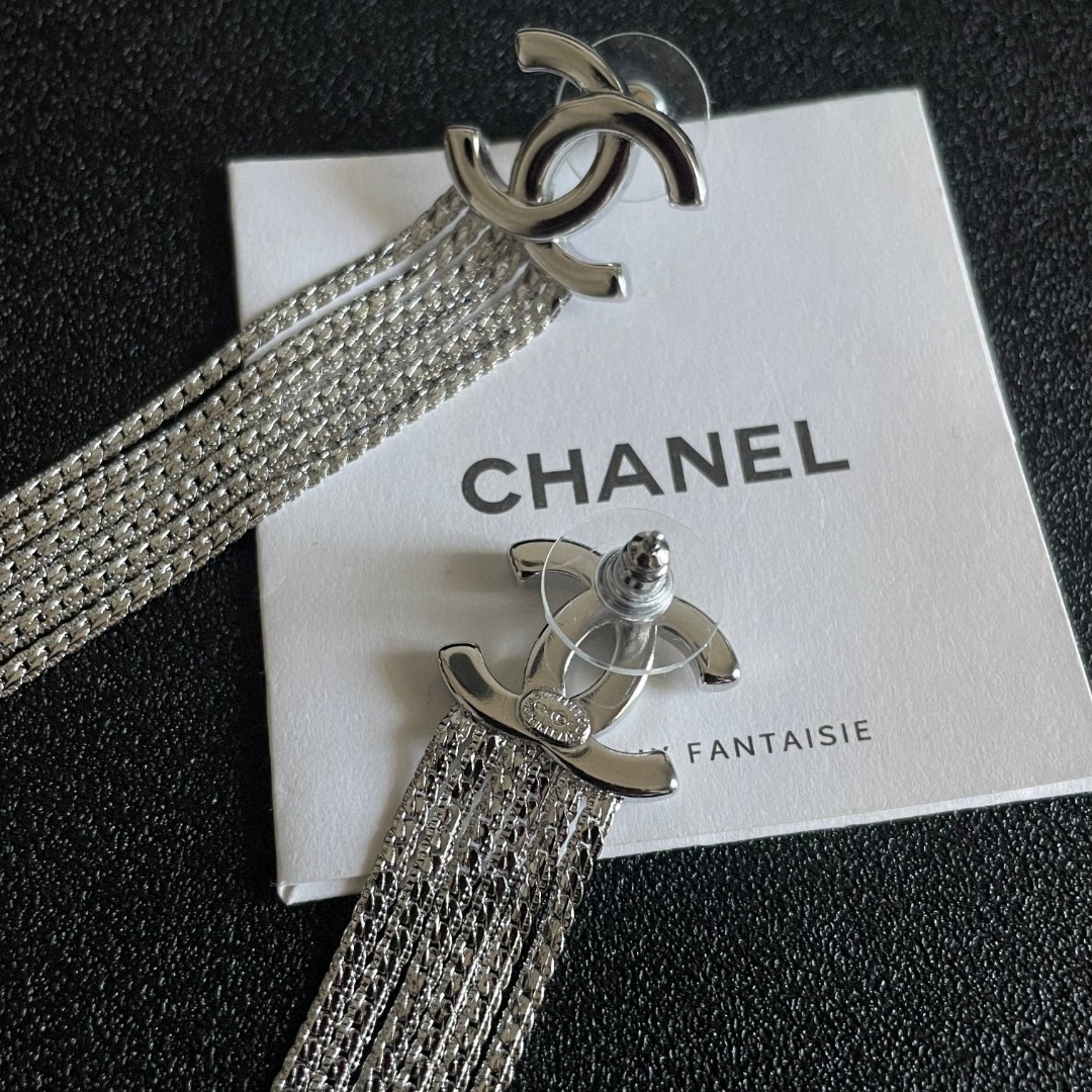  Chanel香奈儿 中古 耳钉👀小香家的款式真心无需多介绍😘🎶每一款都超好看，精致大方，非常显气质.