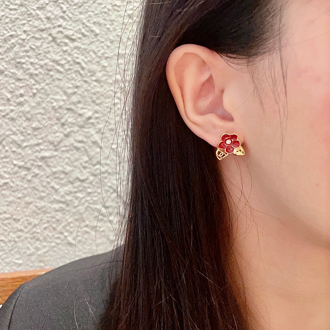  Chanel香奈儿 中古 耳钉👀小香家的款式真心无需多介绍😘🎶每一款都超好看，精致大方，非常显气质