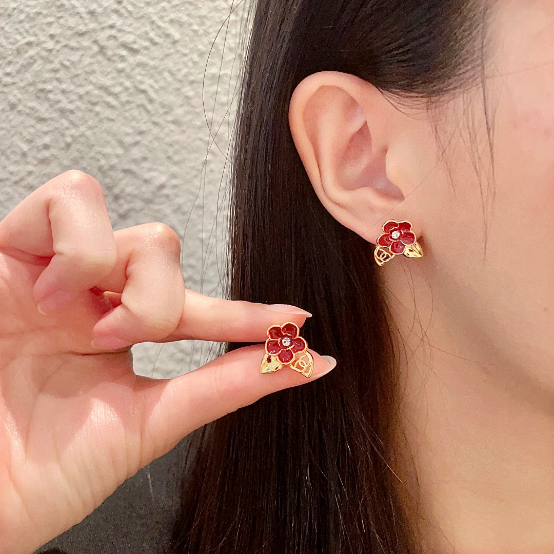  Chanel香奈儿 中古 耳钉👀小香家的款式真心无需多介绍😘🎶每一款都超好看，精致大方，非常显气质