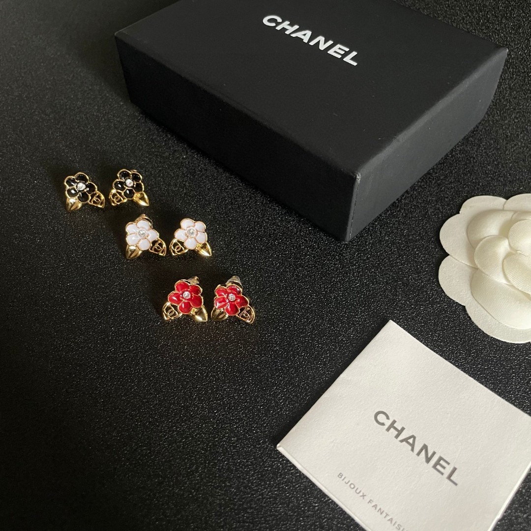  Chanel香奈儿 中古 耳钉👀小香家的款式真心无需多介绍😘🎶每一款都超好看，精致大方，非常显气质