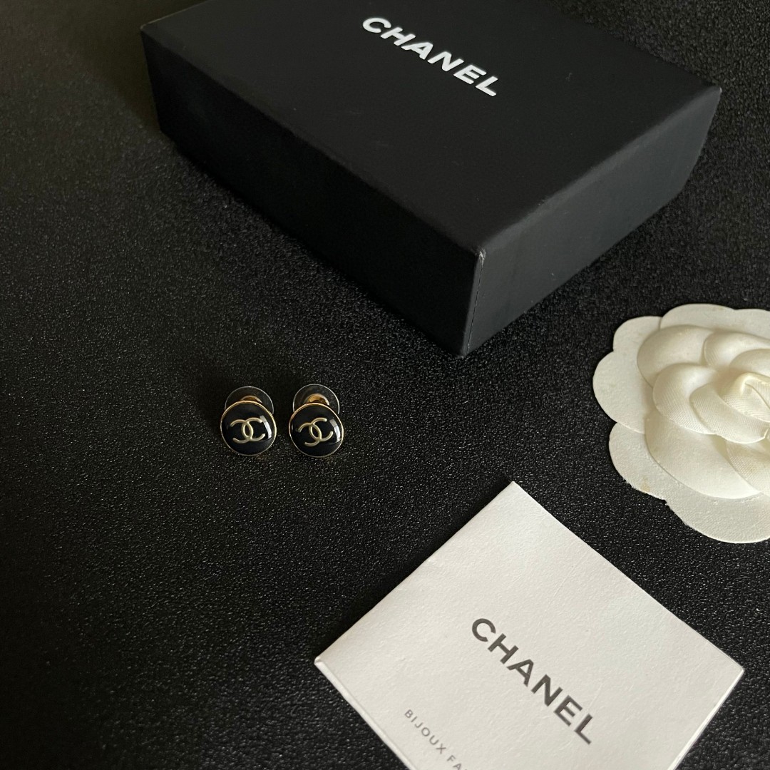  Chanel香奈儿 中古 耳钉👀小香家的款式真心无需多介绍😘🎶每一款都超好看，精致大方，非常显气质