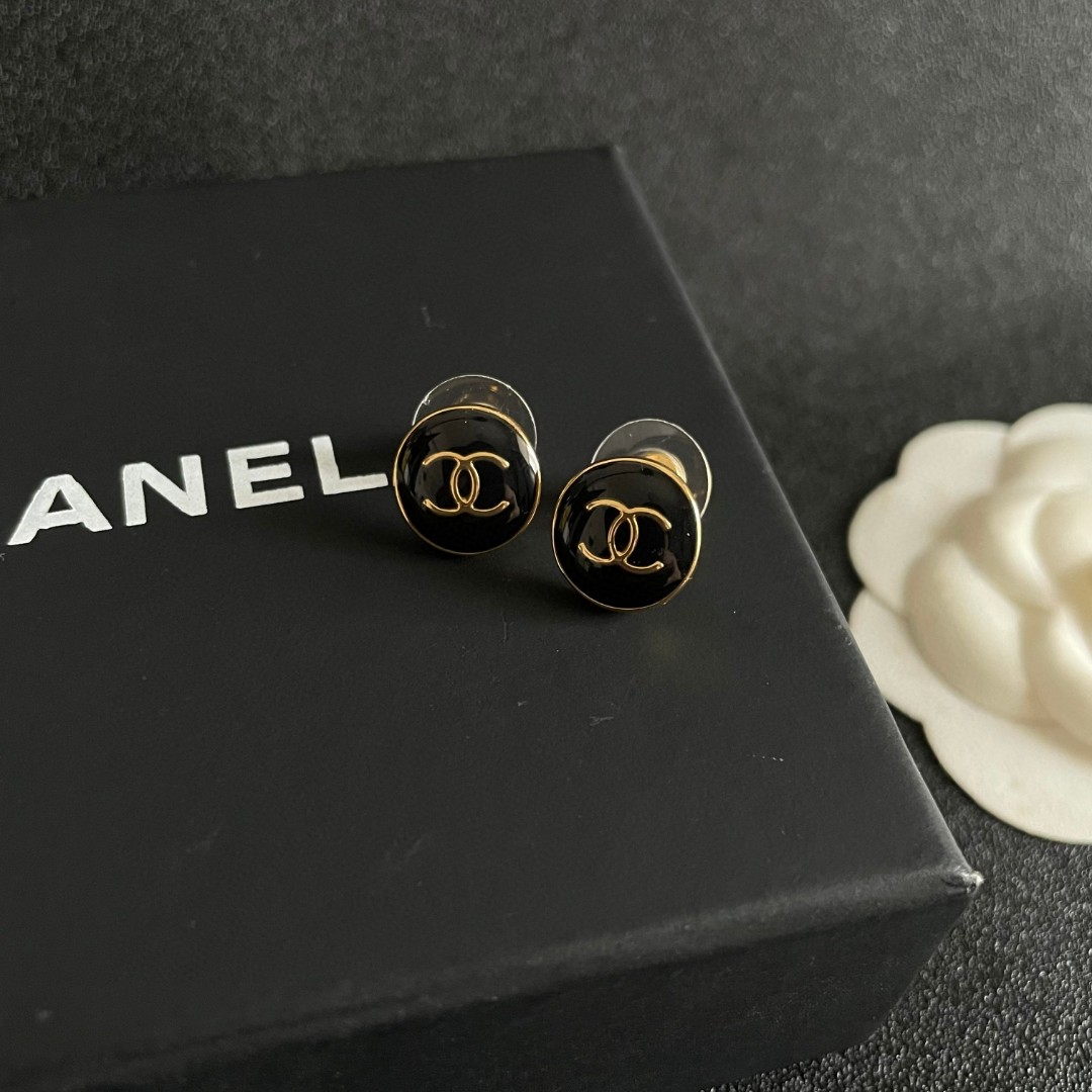  Chanel香奈儿 中古 耳钉👀小香家的款式真心无需多介绍😘🎶每一款都超好看，精致大方，非常显气质