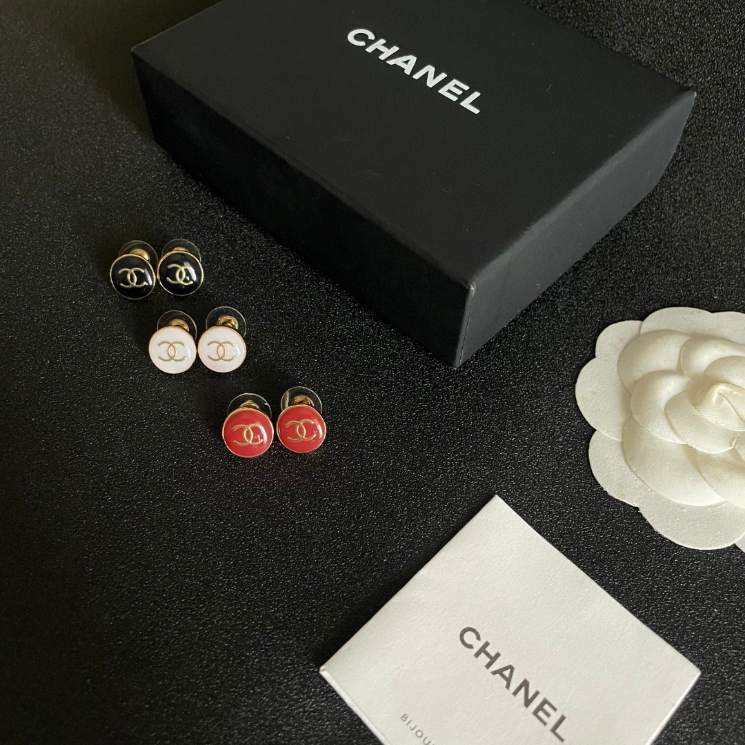  Chanel香奈儿 中古 耳钉👀小香家的款式真心无需多介绍😘🎶每一款都超好看，精致大方，非常显气质