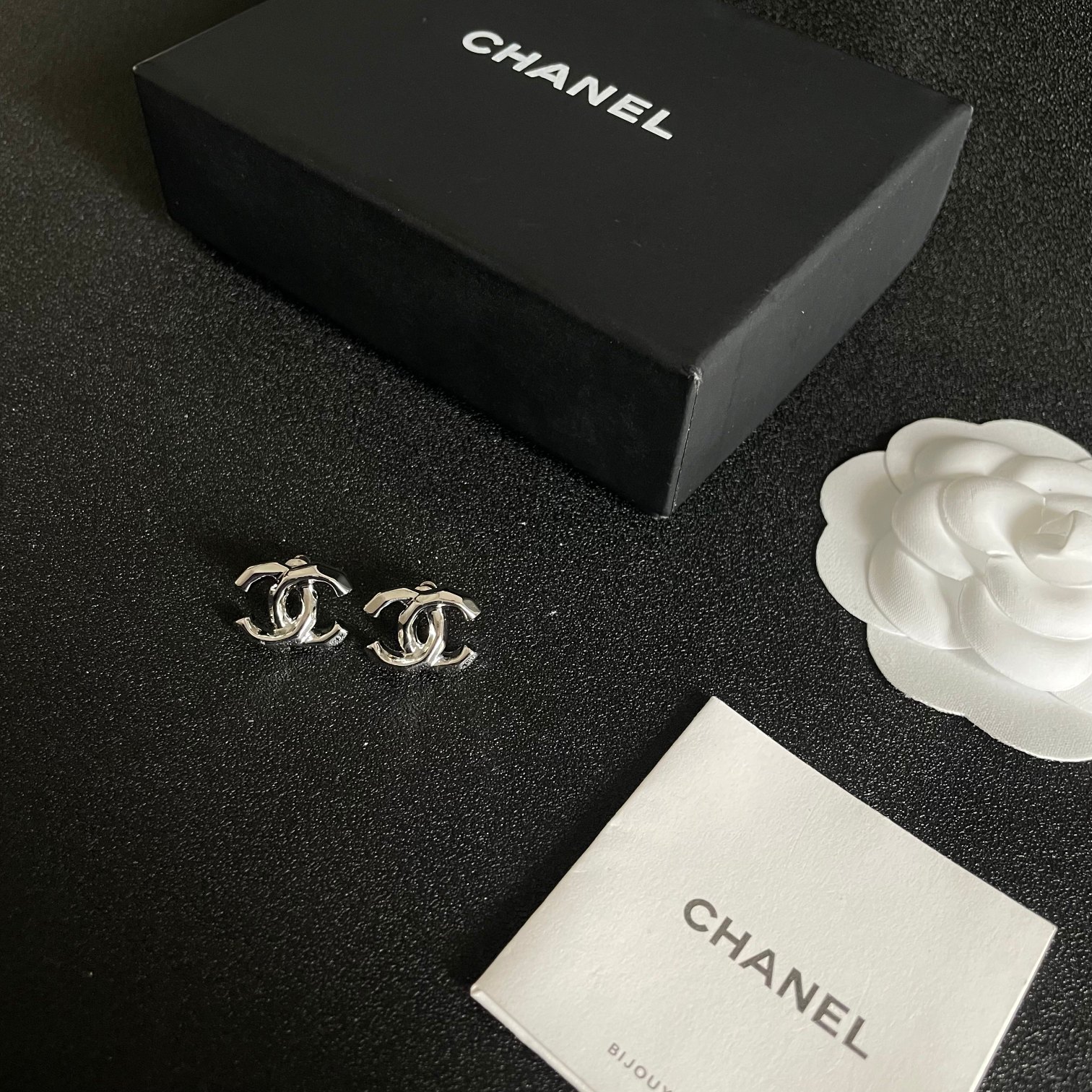  Chanel香奈儿 中古 耳钉👀小香家的款式真心无需多介绍😘🎶每一款都超好看，精致大方，非常显气质