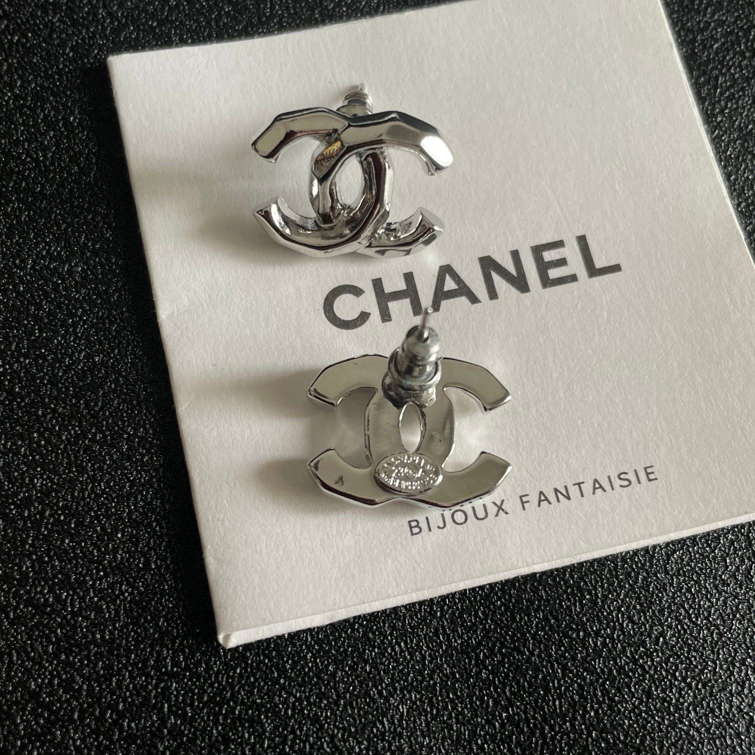  Chanel香奈儿 中古 耳钉👀小香家的款式真心无需多介绍😘🎶每一款都超好看，精致大方，非常显气质
