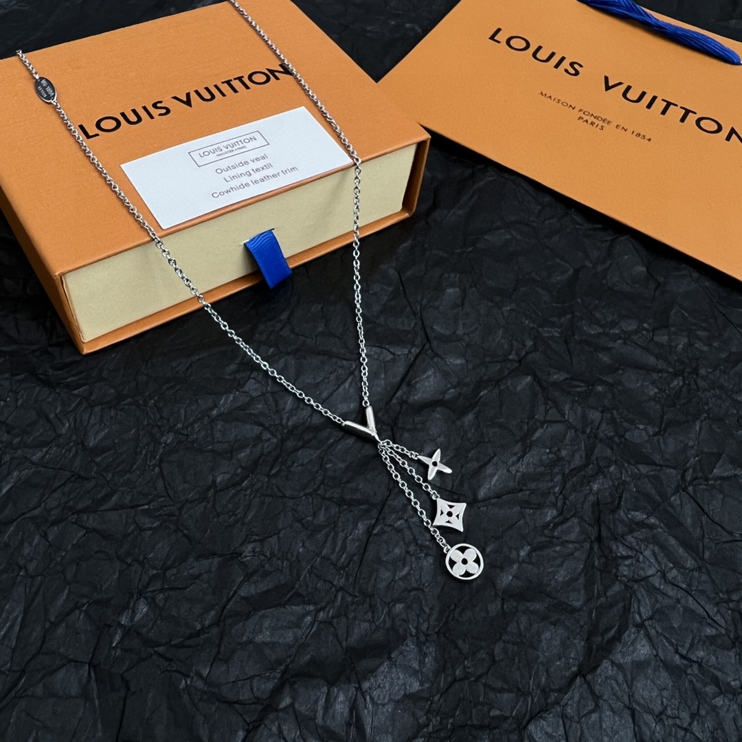 NO:107156,LV necklace Louis Vuitton Louis Vuitton counter consistent material Hot products shipped unique design Retro avant-garde male god and beauty must have. Length 48, jewelry boutique, louis vuitton, louis vuitton, louis vuitton, louis vuitton, necklace19860909LV 项链Louis Vuitton 路易威登专柜一致材质 火爆款出货 设计独特 复古前卫 男神、美女必备. 长度48,饰品精品,louis vuitton,louis vuitton,louis vuitton,necklace,Jewelry