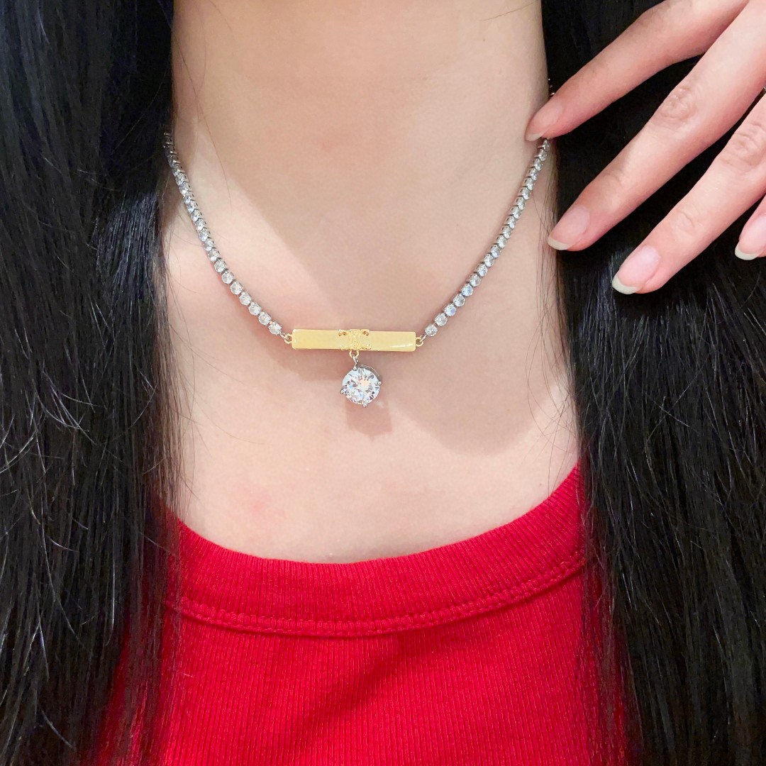 NO:108295,Celine Necklace has always been a benchmark and bold design in the simple and fashionable world. It can be matched with fashion even more., jewelry boutique, celine, celine, necklace19860909Celine 赛琳 项链 一直是简约时尚界的标杆大胆的设计 百看不厌搭配起来更Fashion .,饰品精品,celine,celine,necklace,Jewelry