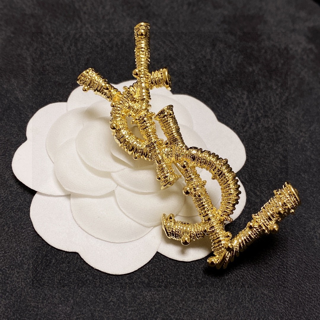 The Significance of Women’s Brooches in Fashion and Practicality - 图片 4