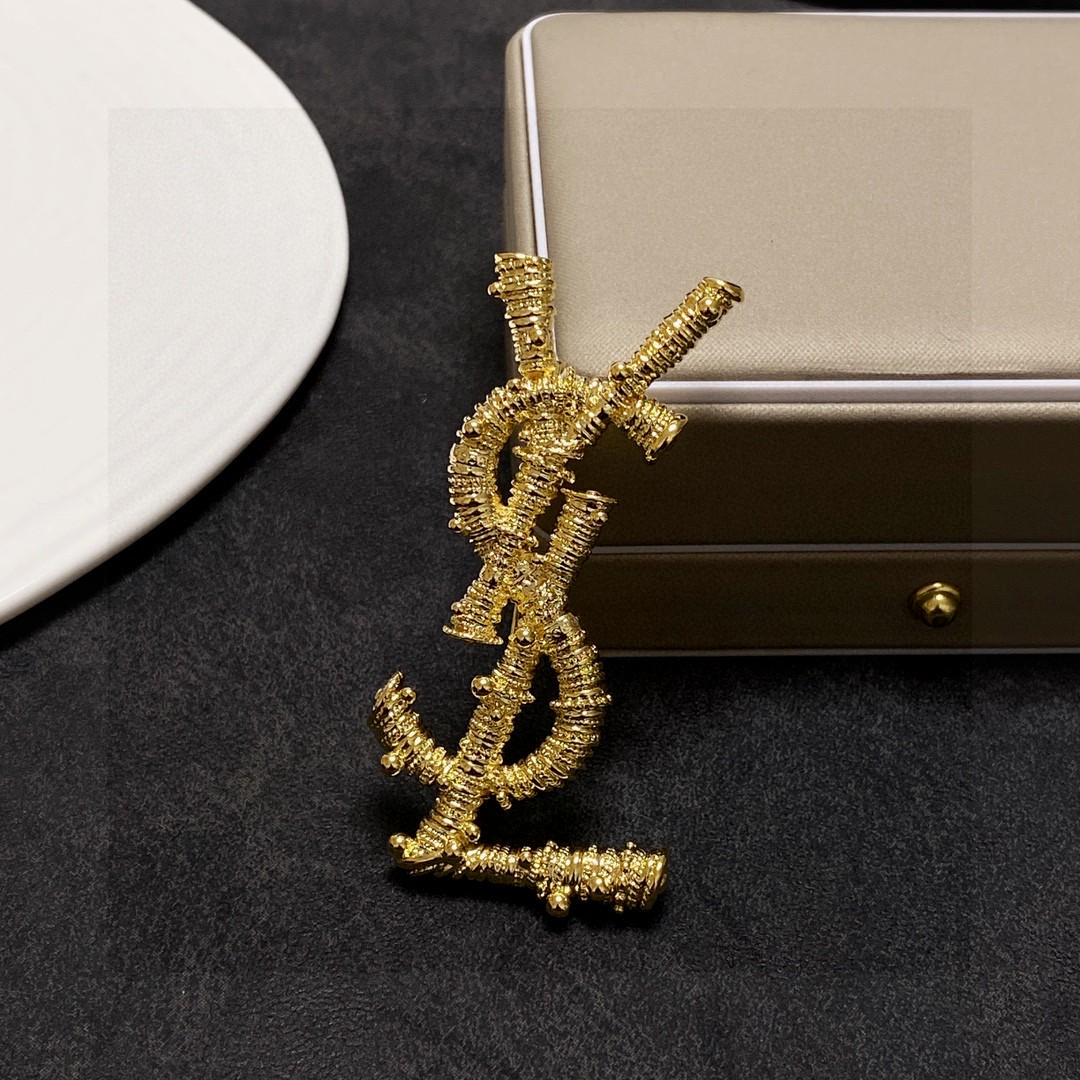 The Significance of Women’s Brooches in Fashion and Practicality - 图片 8