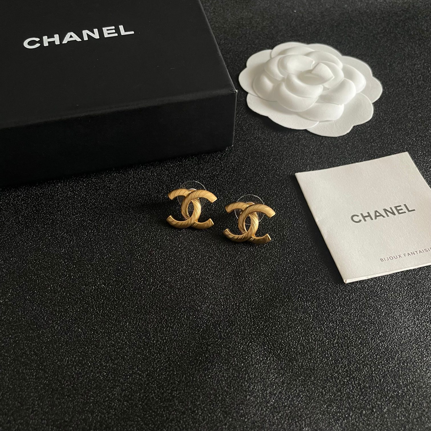 P50 Chanel香奈儿 中古 耳钉👀小香家的款式真心无需多介绍😘🎶每一款都超好看，精致大方，非常显气质