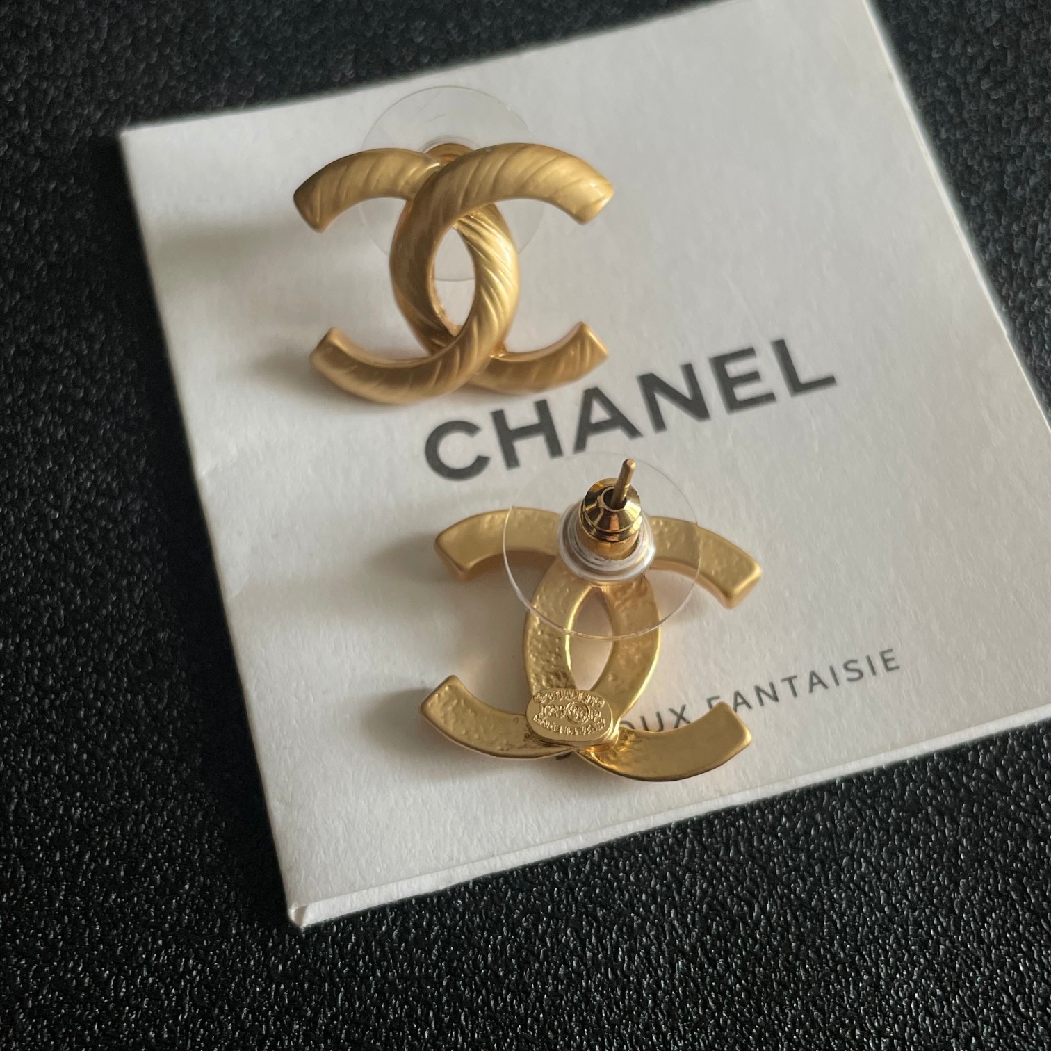 P50 Chanel香奈儿 中古 耳钉👀小香家的款式真心无需多介绍😘🎶每一款都超好看，精致大方，非常显气质
