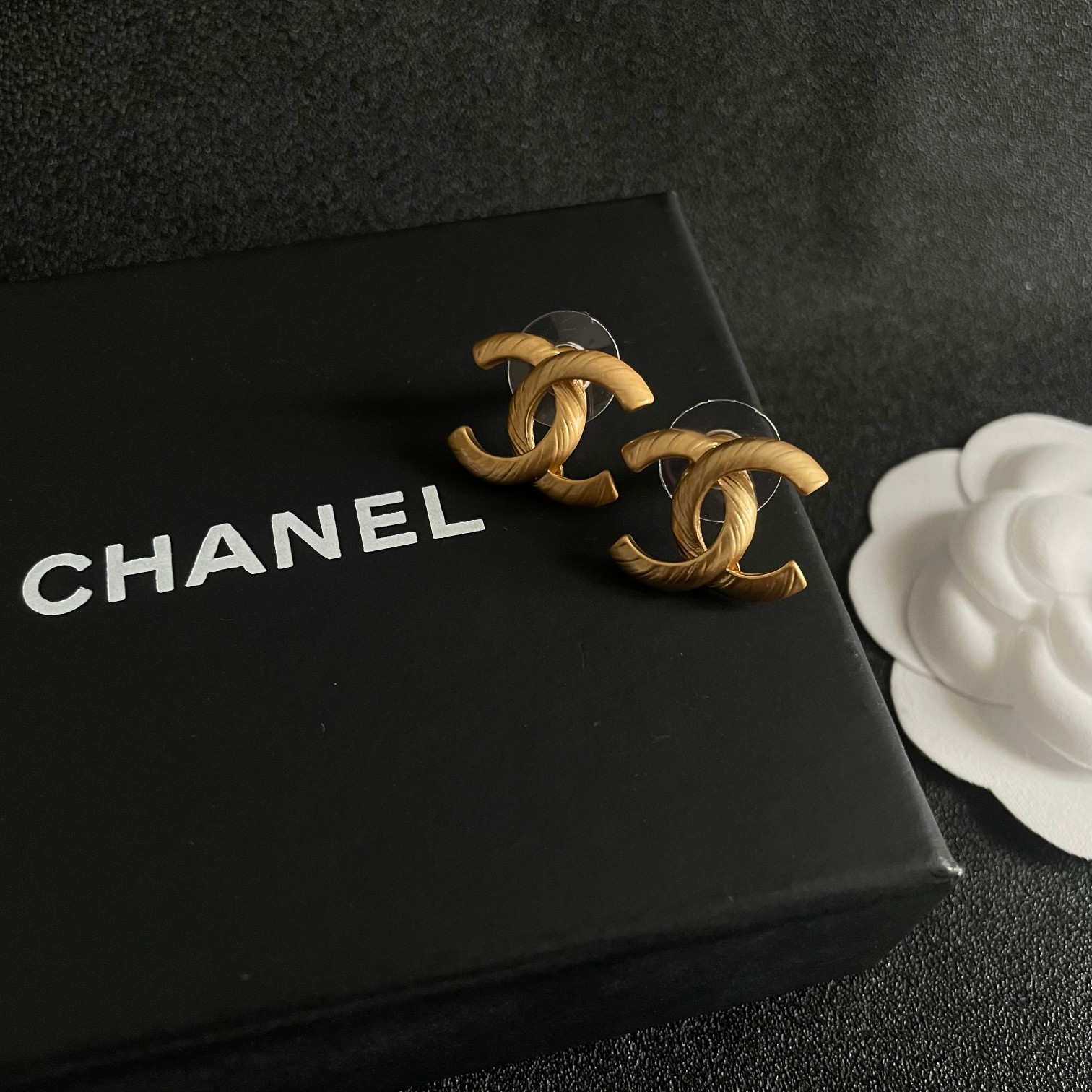 P50 Chanel香奈儿 中古 耳钉👀小香家的款式真心无需多介绍😘🎶每一款都超好看，精致大方，非常显气质