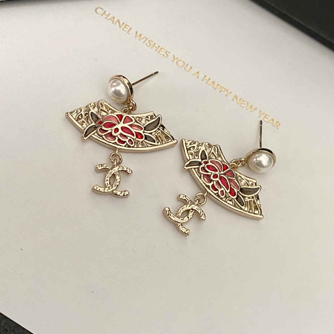  Chanel香奈儿 中古 双C耳钉👀原版复刻logo 小香家的款式真心无需多介绍😘🎶每一款都超好看，精