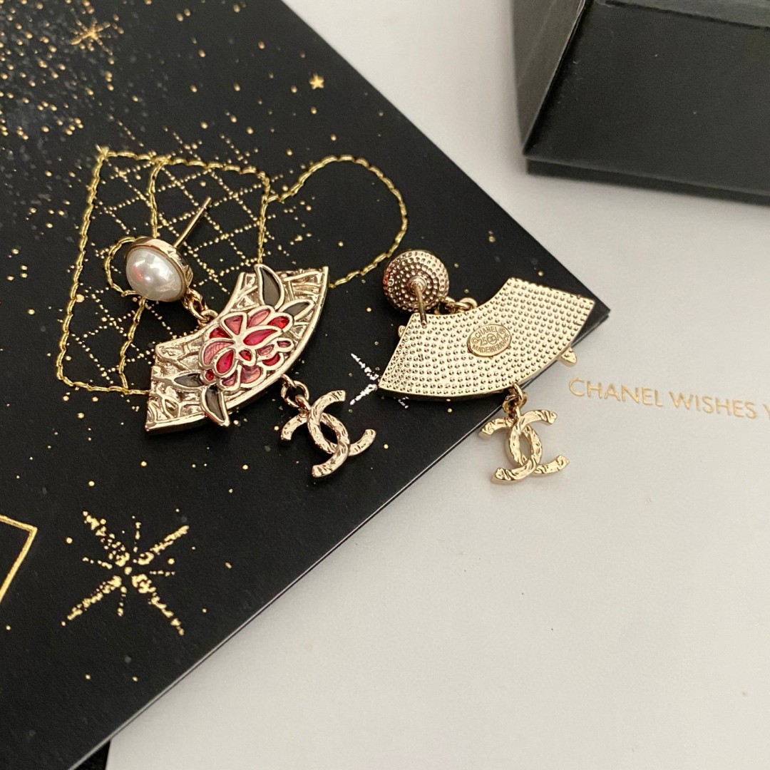  Chanel香奈儿 中古 双C耳钉👀原版复刻logo 小香家的款式真心无需多介绍😘🎶每一款都超好看，精