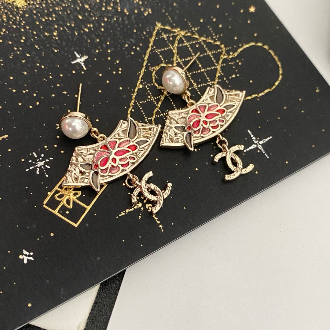  Chanel香奈儿 中古 双C耳钉👀原版复刻logo 小香家的款式真心无需多介绍😘🎶每一款都超好看，精