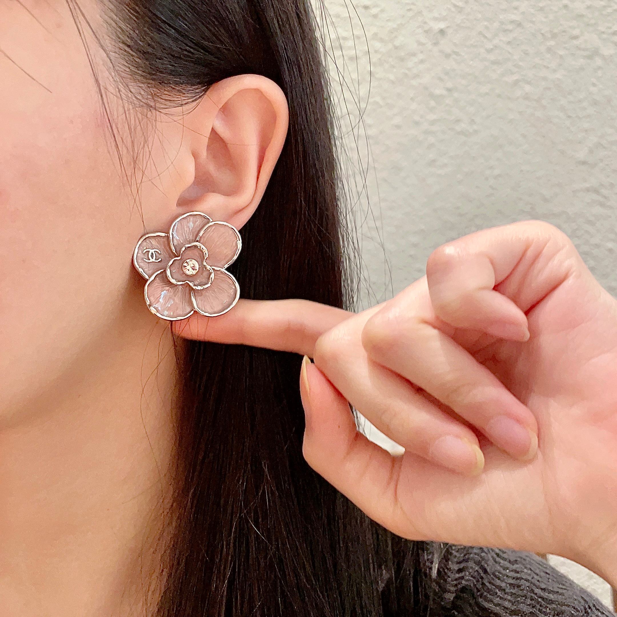  Chanel香奈儿 中古 双C耳钉👀原版复刻logo 小香家的款式真心无需多介绍😘🎶每一款都超好看，精