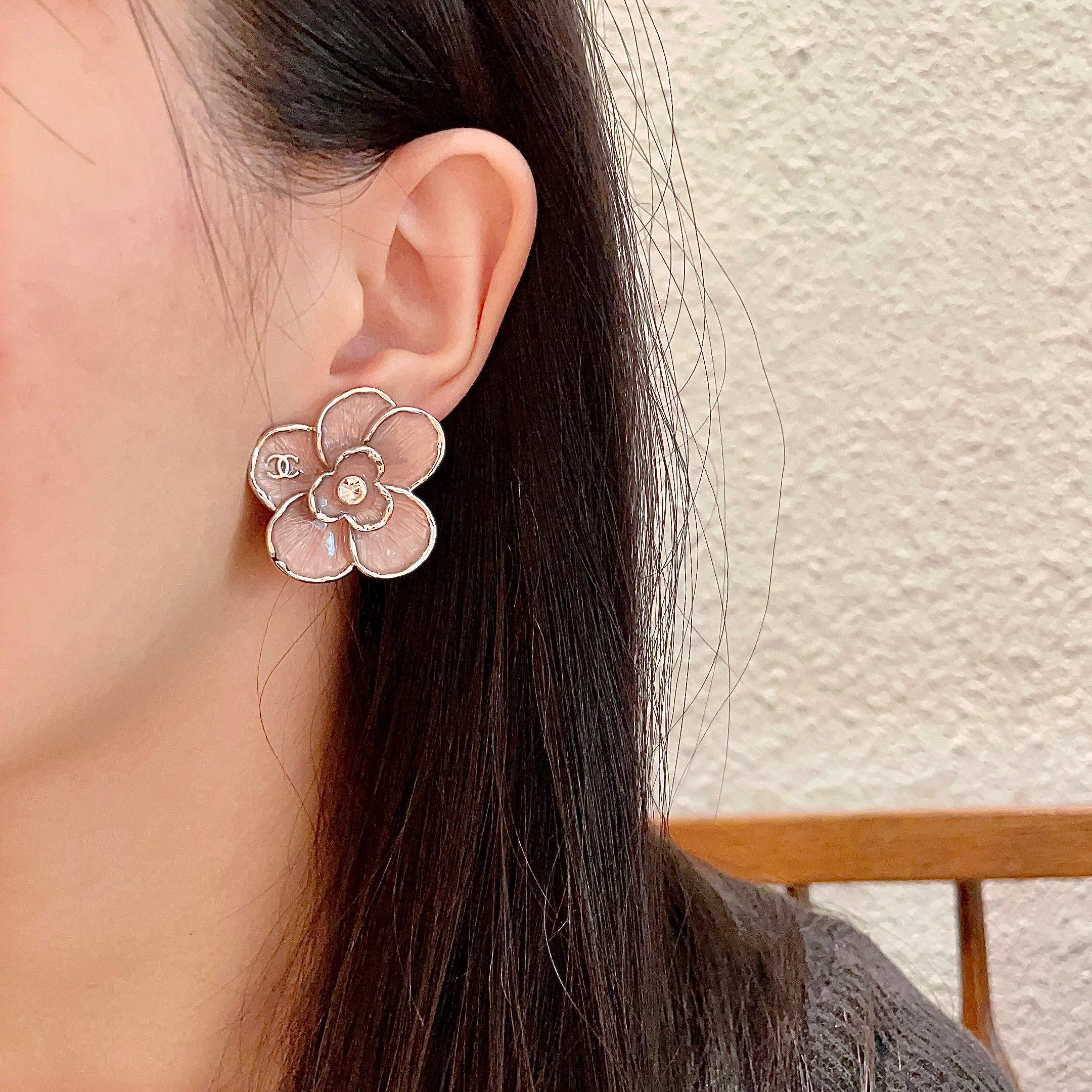  Chanel香奈儿 中古 双C耳钉👀原版复刻logo 小香家的款式真心无需多介绍😘🎶每一款都超好看，精