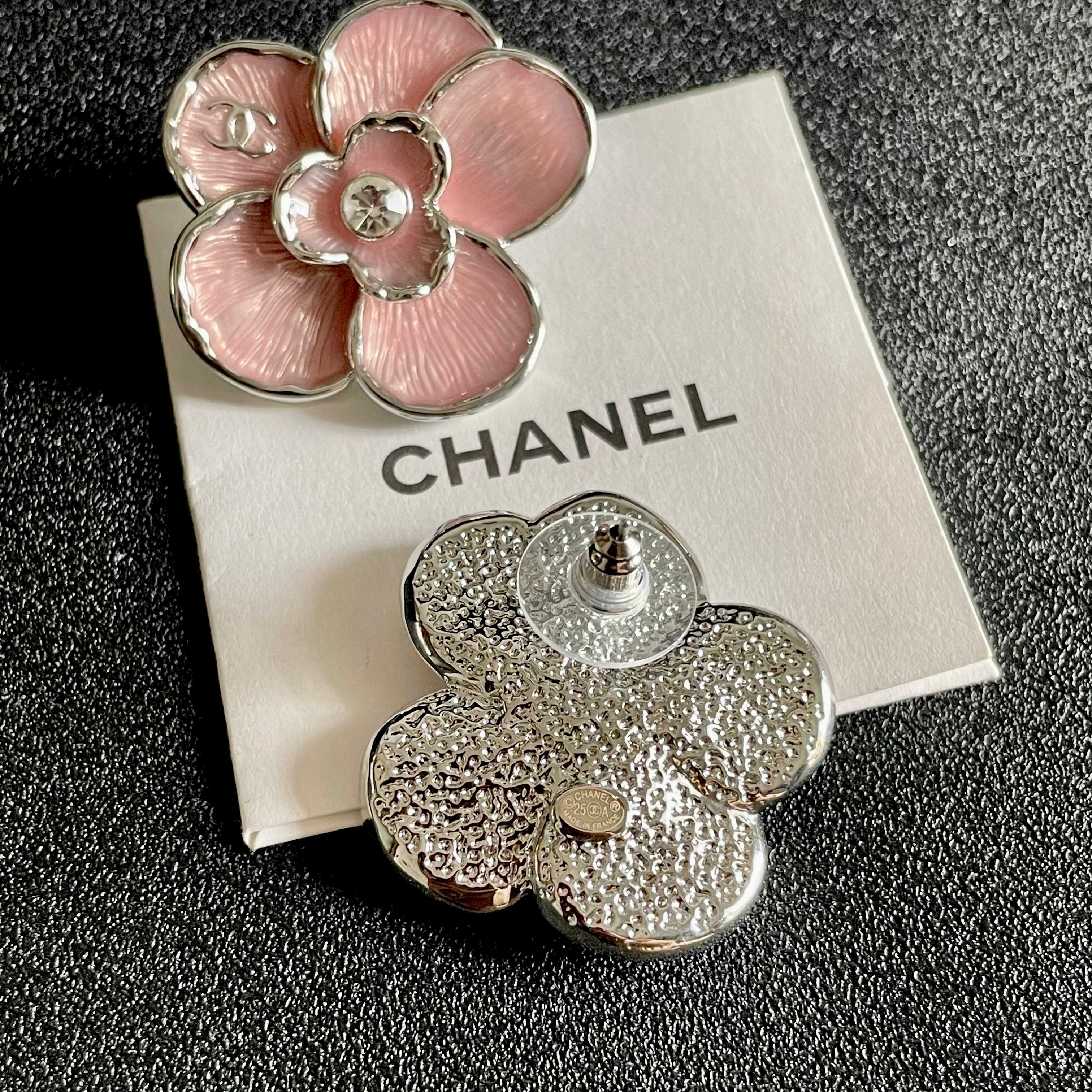  Chanel香奈儿 中古 双C耳钉👀原版复刻logo 小香家的款式真心无需多介绍😘🎶每一款都超好看，精