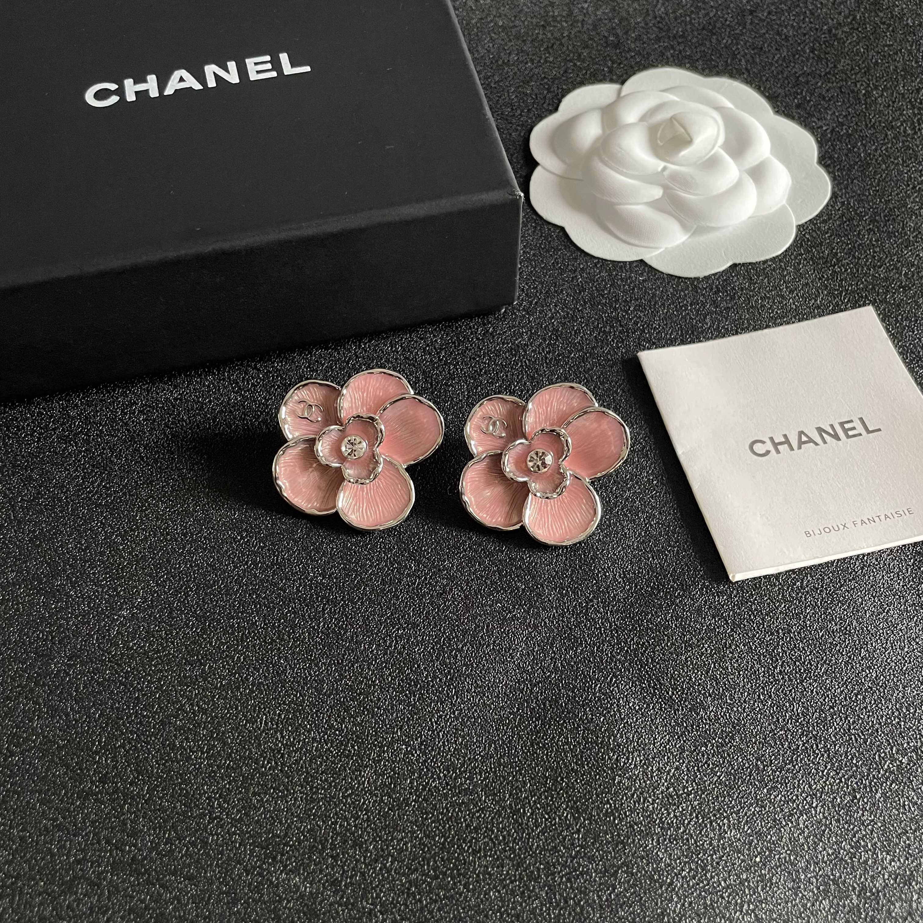  Chanel香奈儿 中古 双C耳钉👀原版复刻logo 小香家的款式真心无需多介绍😘🎶每一款都超好看，精