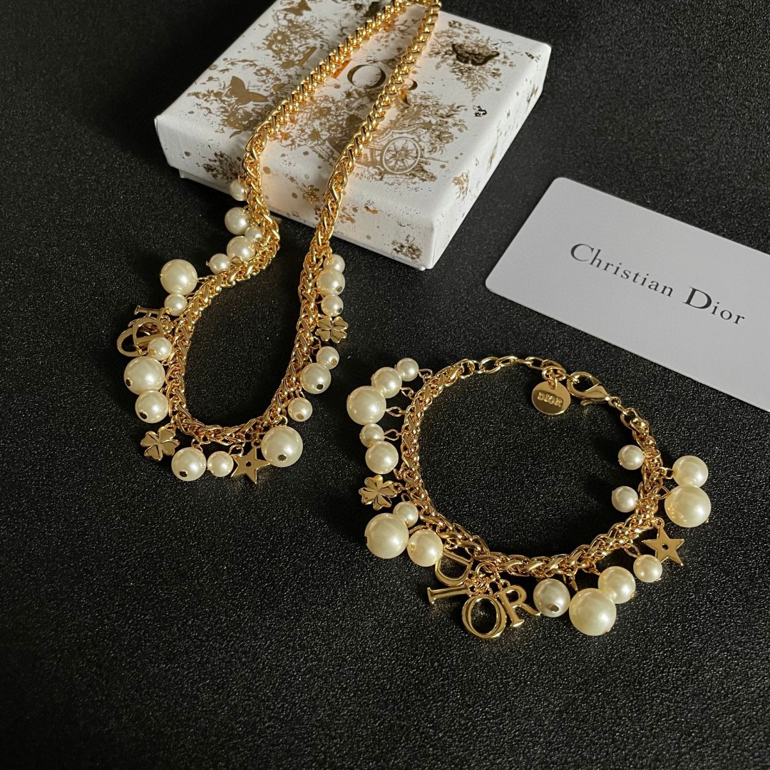 👑Dior 迪奥  中古 项链 专柜一致上新 精选原版一致 黄铜材质 甜美气质高雅.