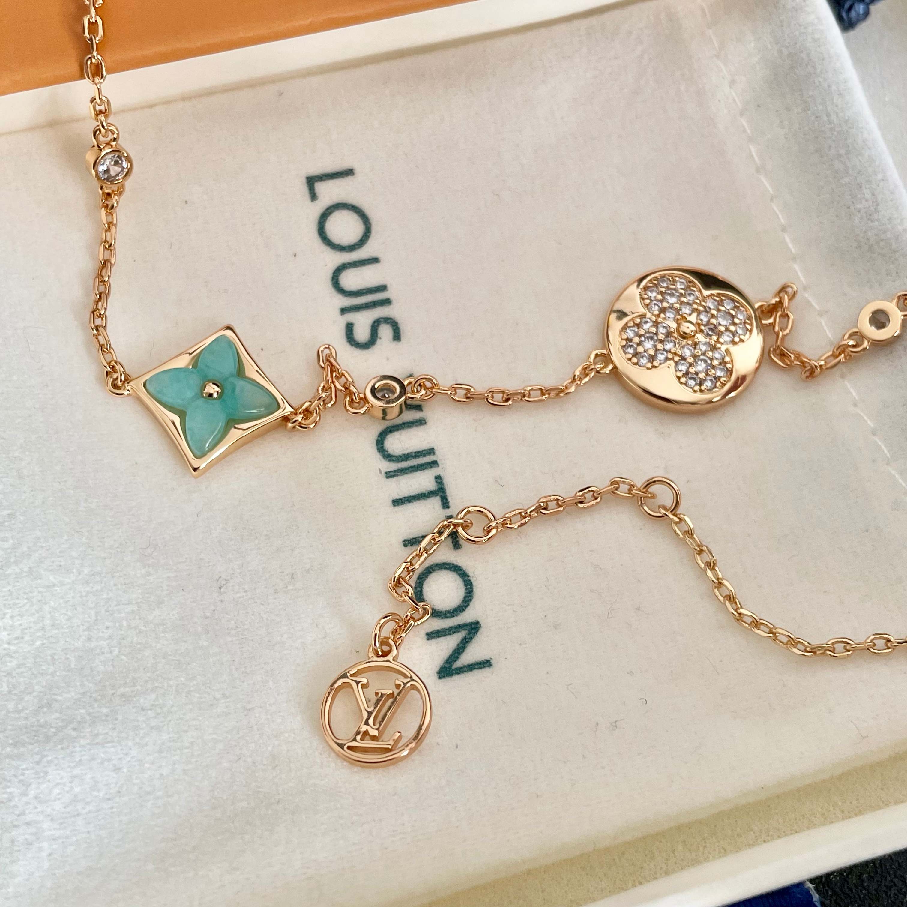 💥💥Louis Vuitton 路易威登 设计独特 (用LV经典之作图形理念)👋好看🧚‍♀️项链 超级无