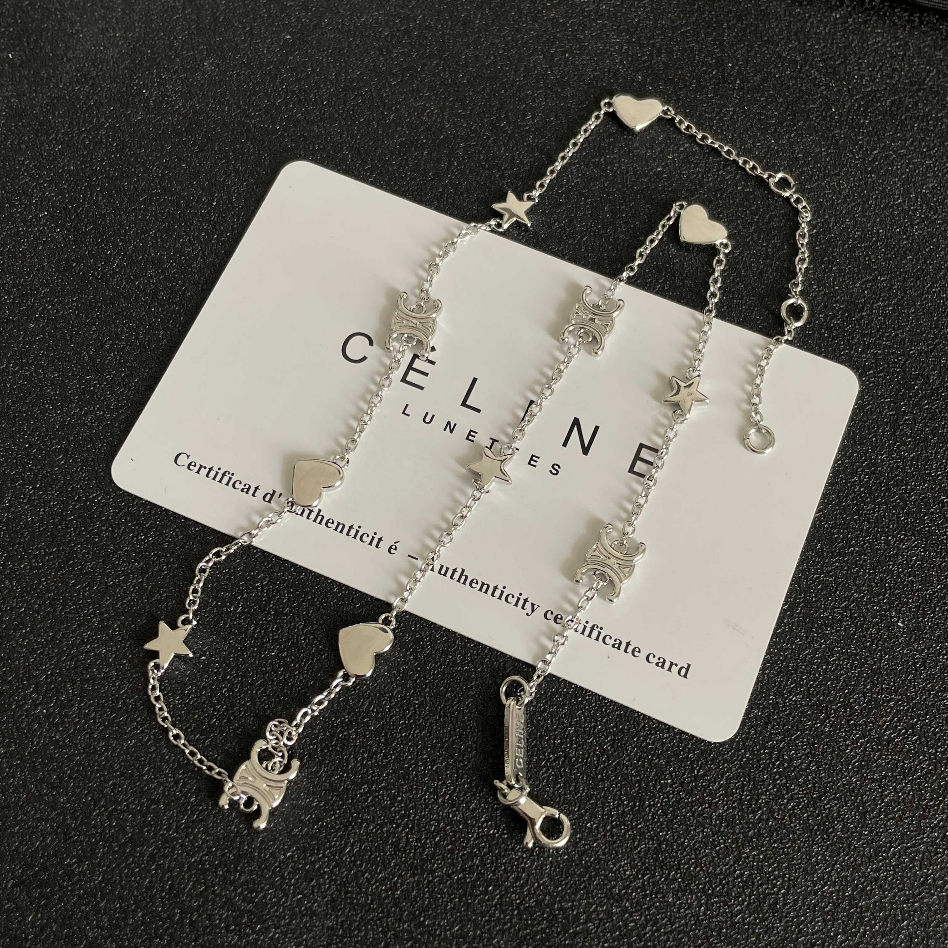  Celine 赛琳 项链 一直是简约时尚界的标杆大胆的设计 百看不厌▪️搭配起来更Fashion ✨.
