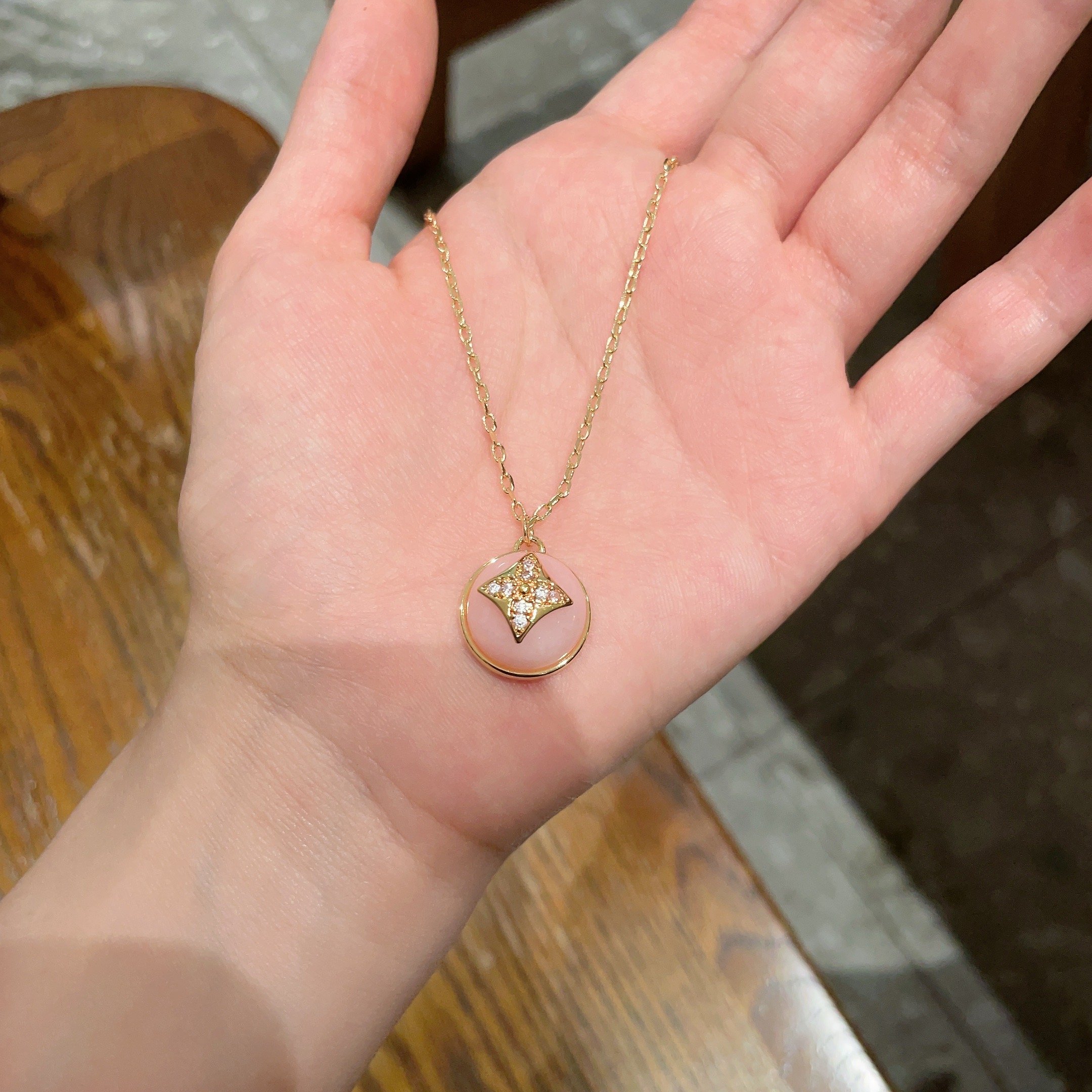 💥💥Louis Vuitton 路易威登 设计独特 (用LV经典之作图形理念)👋好看🧚‍♀️项链 超级无