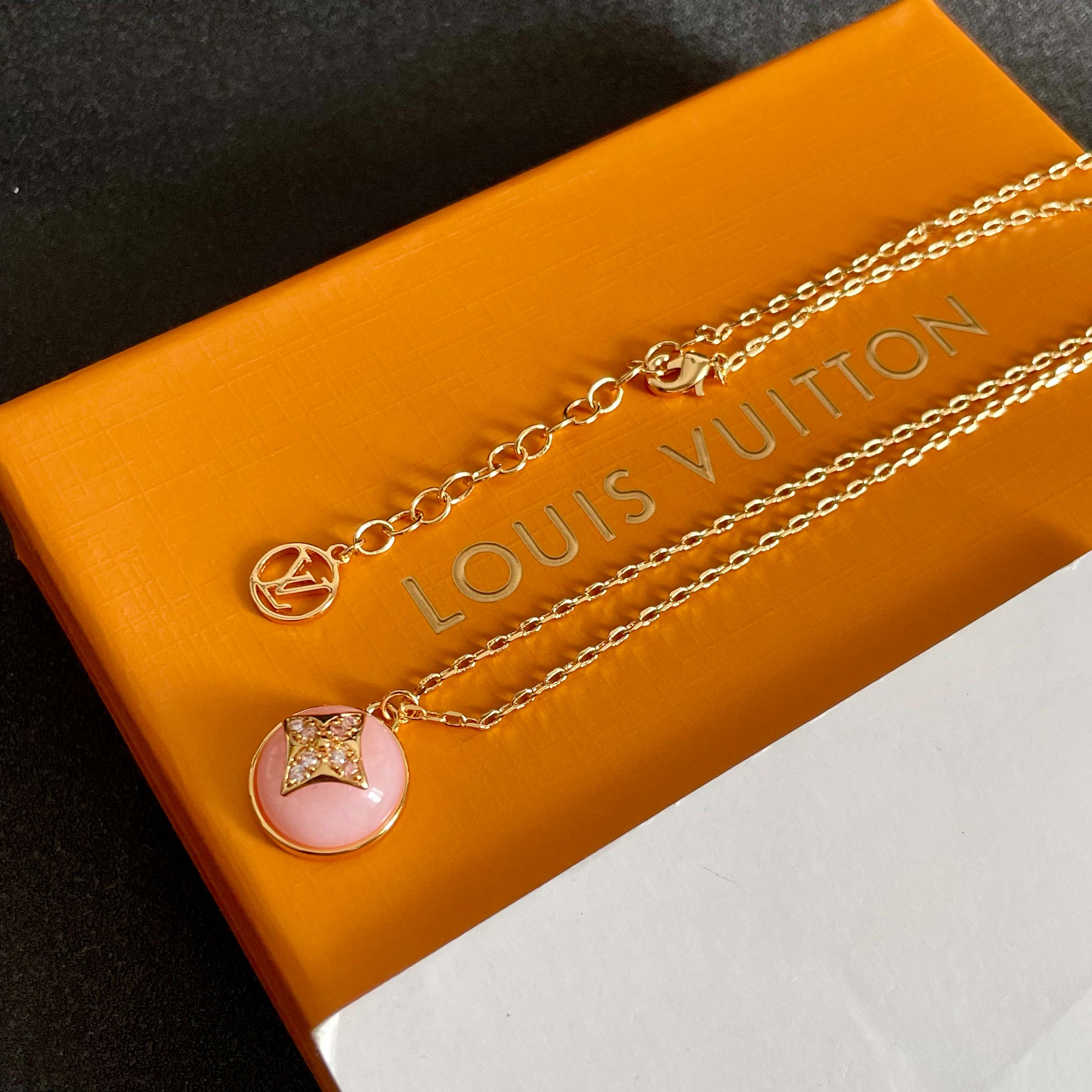 💥💥Louis Vuitton 路易威登 设计独特 (用LV经典之作图形理念)👋好看🧚‍♀️项链 超级无