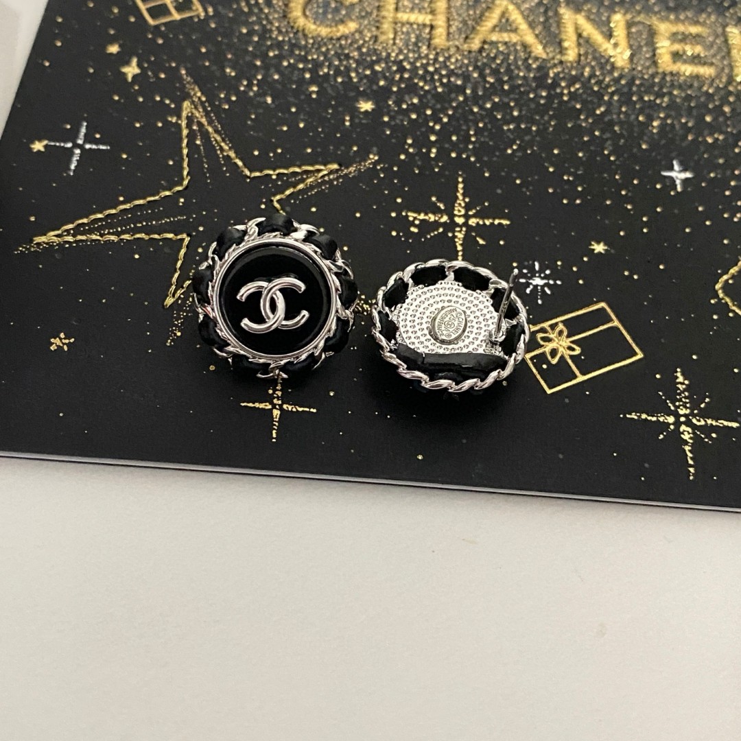  Chanel香奈儿 中古 双C耳钉👀小香家的款式真心无需多介绍😘🎶每一款都超好看，精致大方，非常显气质