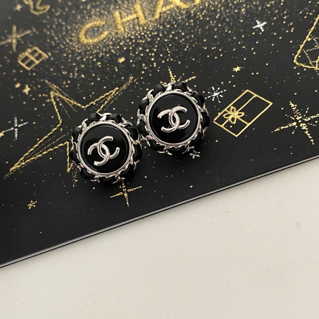  Chanel香奈儿 中古 双C耳钉👀小香家的款式真心无需多介绍😘🎶每一款都超好看，精致大方，非常显气质