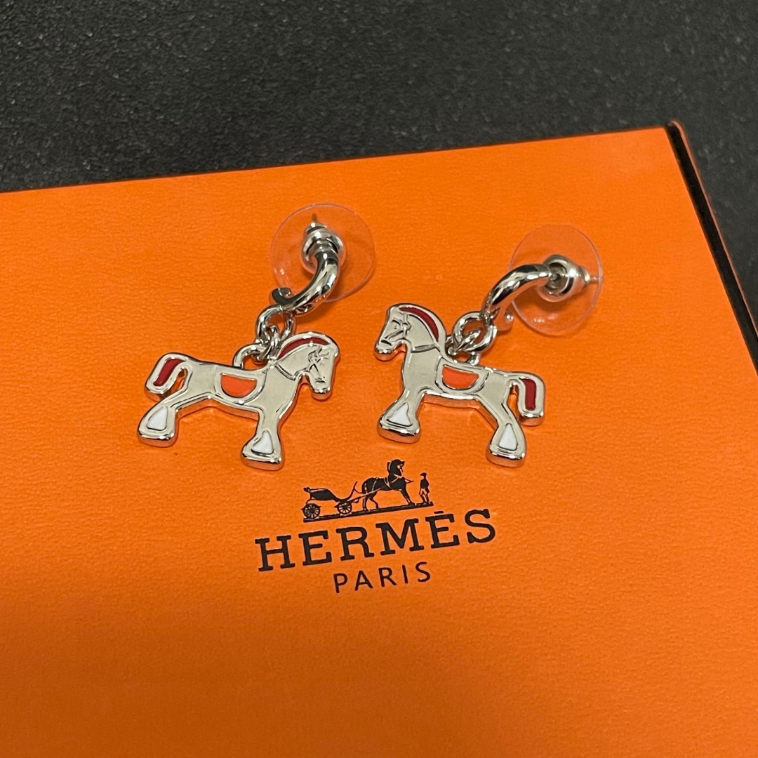  Chanel香奈儿 中古 双C耳钉👀原版复刻logo 小香家的款式真心无需多介绍😘🎶每一款都超好看，精