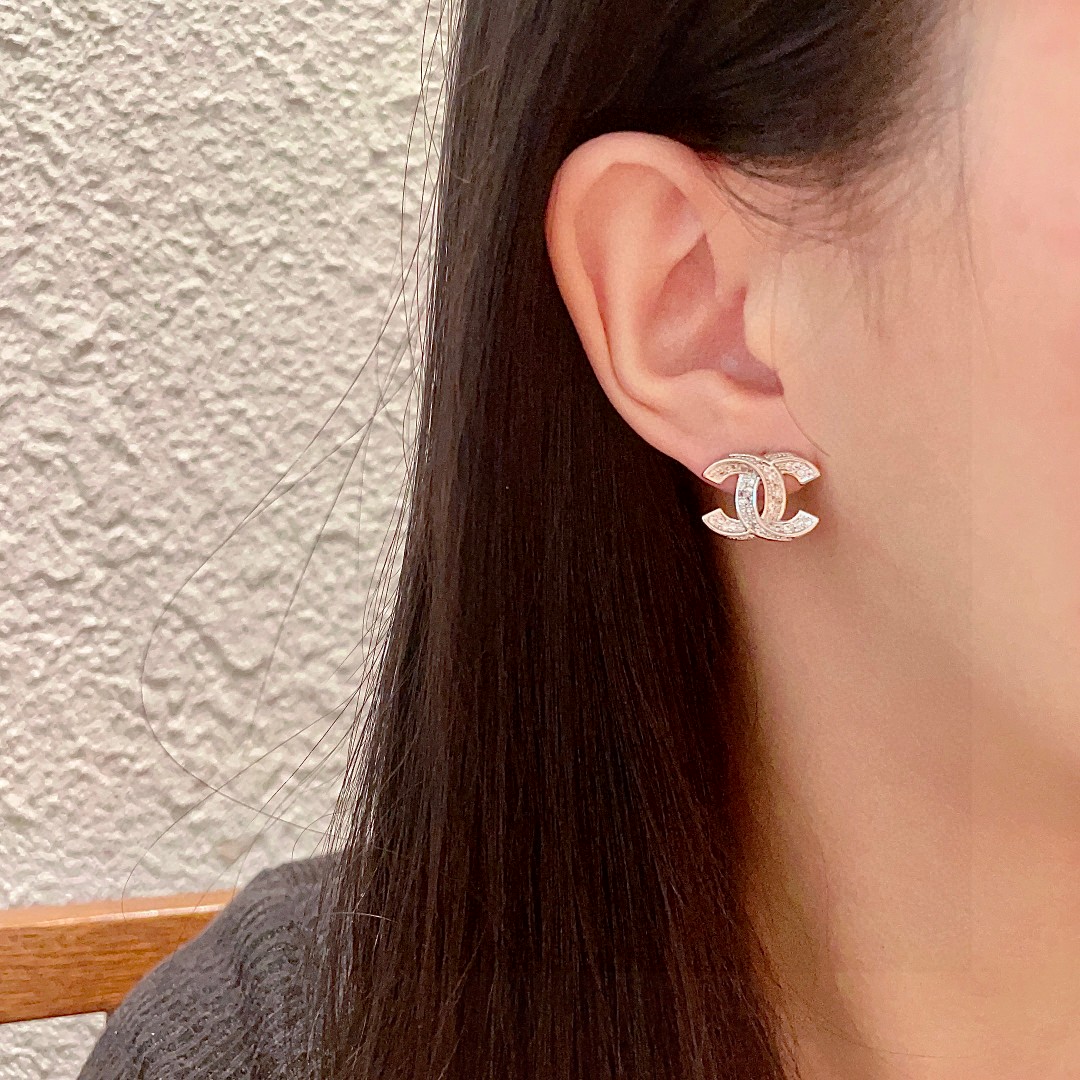  Chanel香奈儿 中古 双C耳钉👀原版复刻logo 小香家的款式真心无需多介绍😘🎶每一款都超好看，精