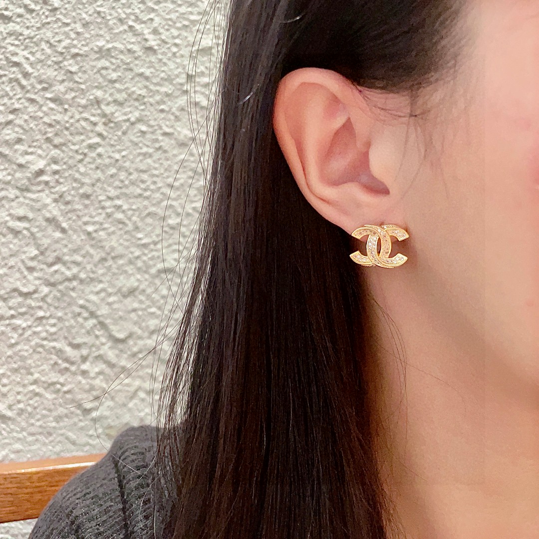  Chanel香奈儿 中古 双C耳钉👀原版复刻logo 小香家的款式真心无需多介绍😘🎶每一款都超好看，精