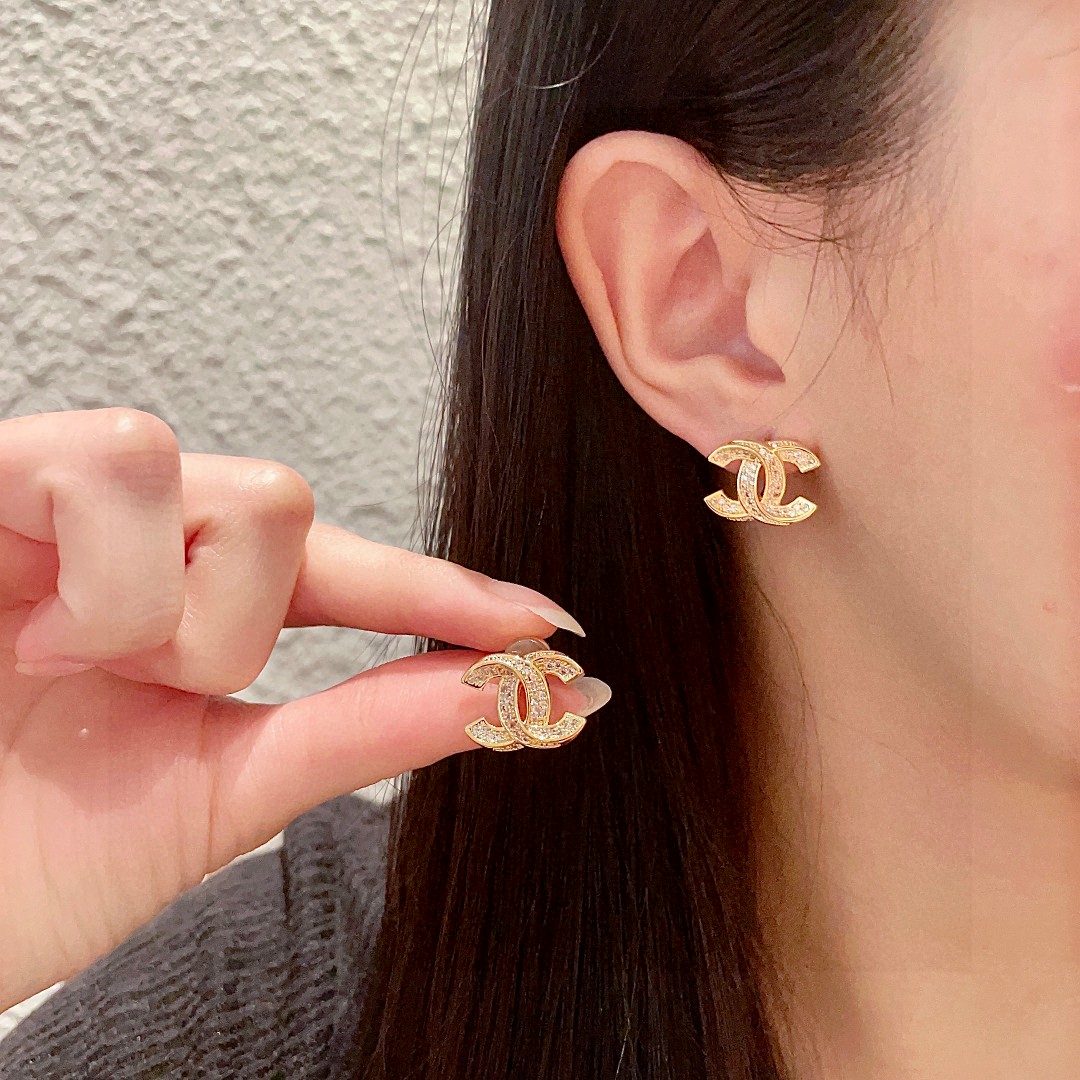  Chanel香奈儿 中古 双C耳钉👀原版复刻logo 小香家的款式真心无需多介绍😘🎶每一款都超好看，精