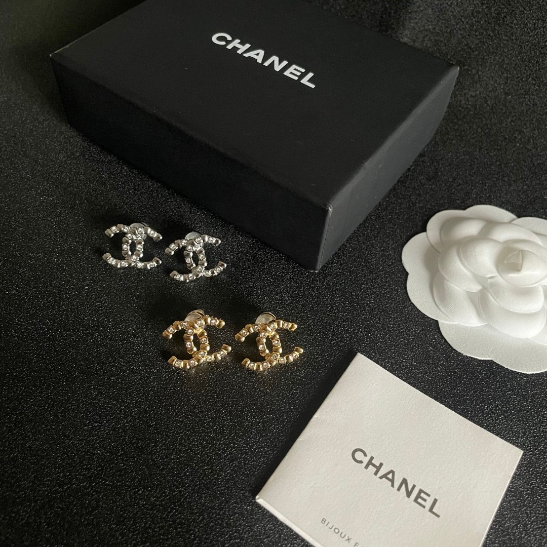  Chanel香奈儿 中古 双C耳钉👀原版复刻logo 小香家的款式真心无需多介绍😘🎶每一款都超好看，精