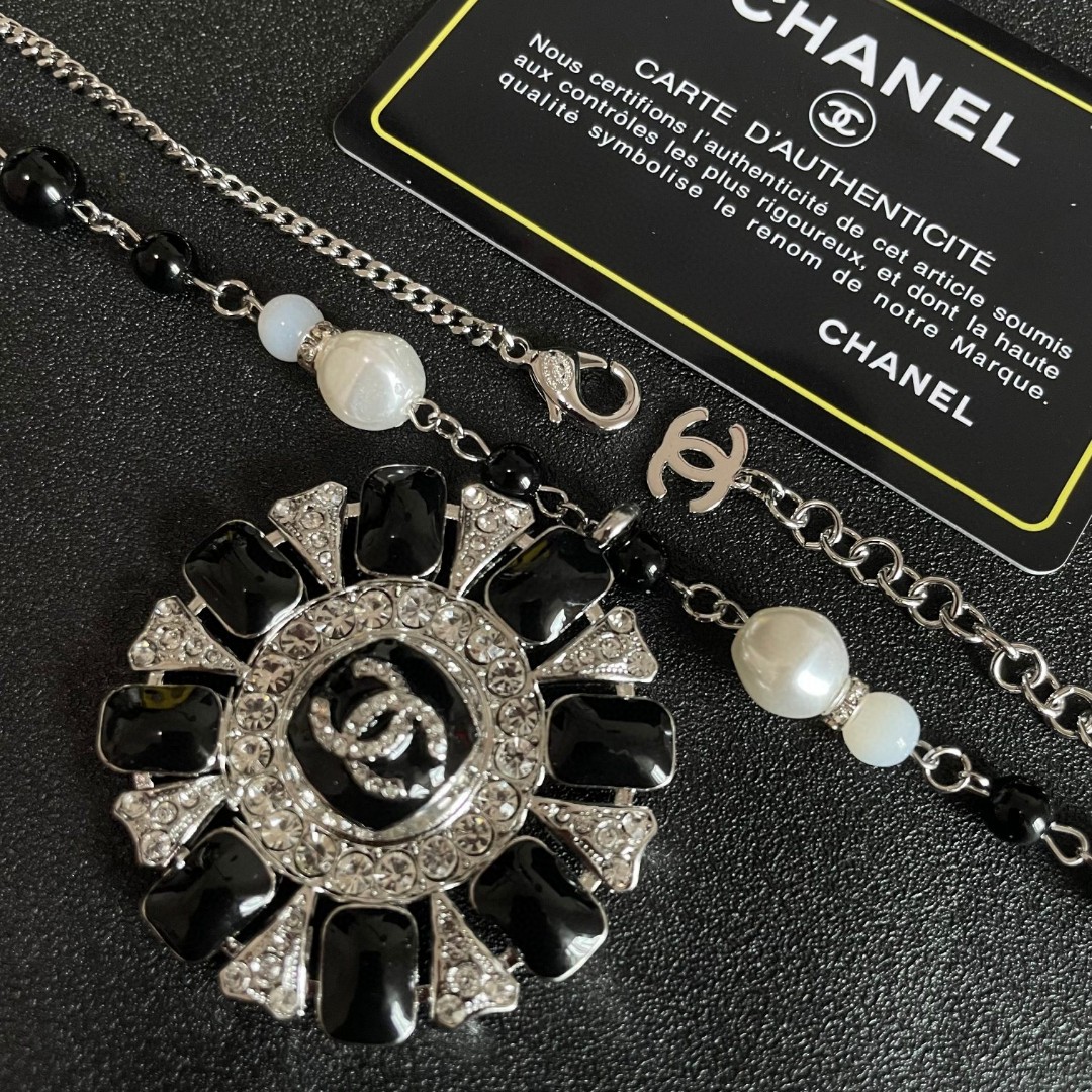  Chanel香奈儿 中古 项链👀小香家的款式真心无需多介绍😘🎶每一款都超好看，精致大方，非常显气质