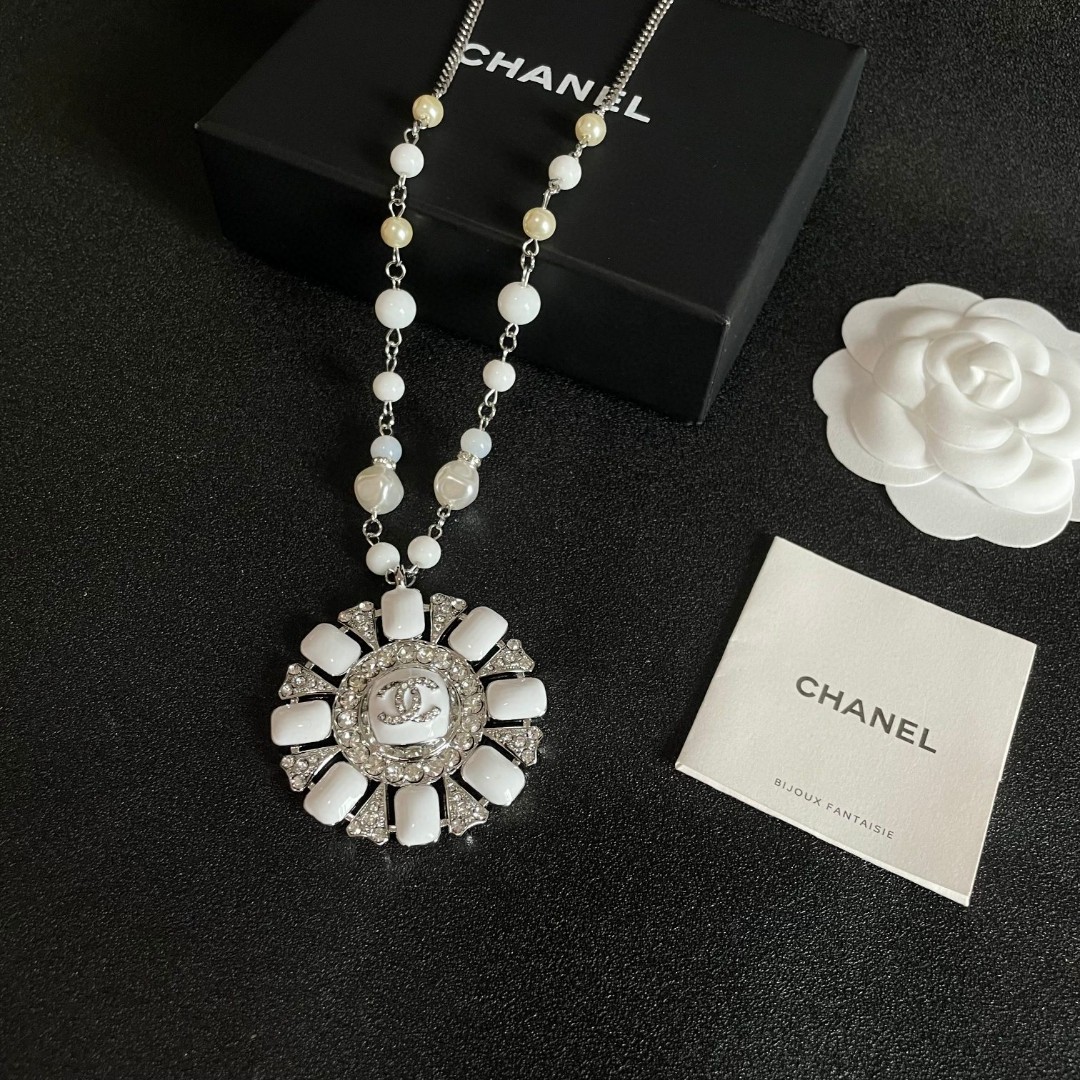  Chanel香奈儿 中古 项链👀小香家的款式真心无需多介绍😘🎶每一款都超好看，精致大方，非常显气质