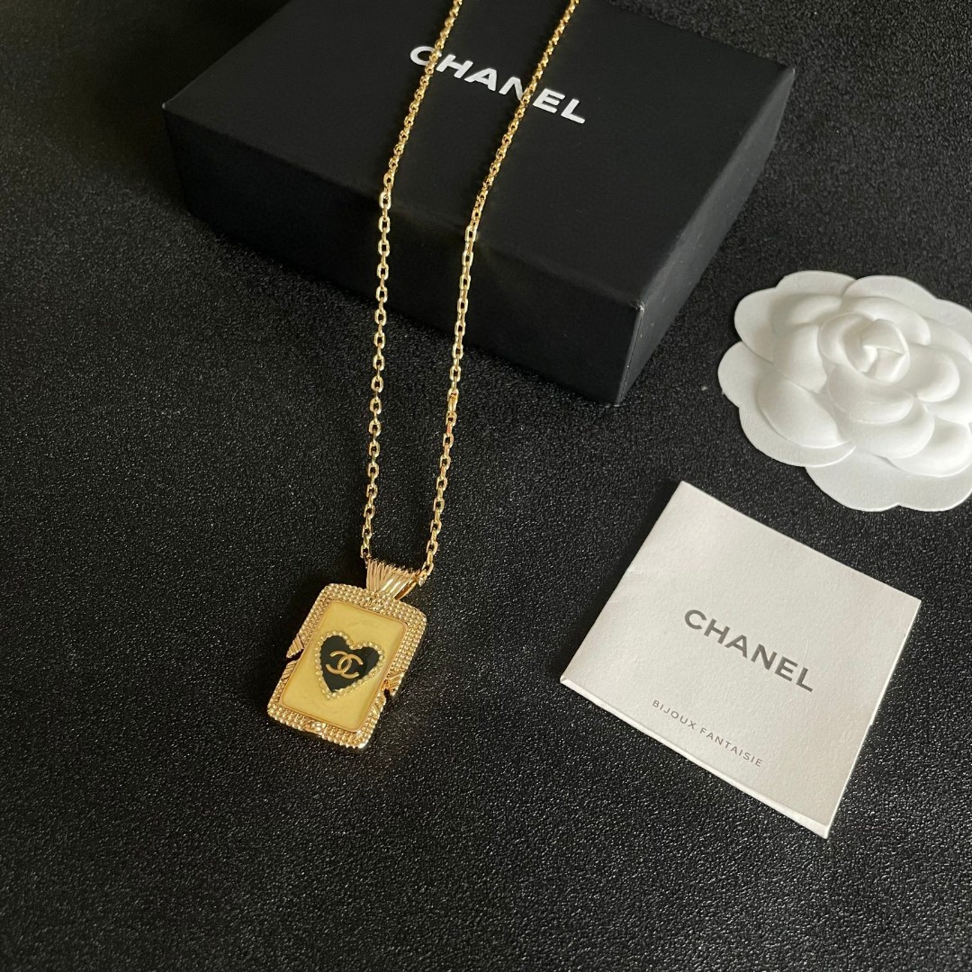  Chanel香奈儿 中古 项链👀小香家的款式真心无需多介绍😘🎶每一款都超好看，精致大方，非常显气质