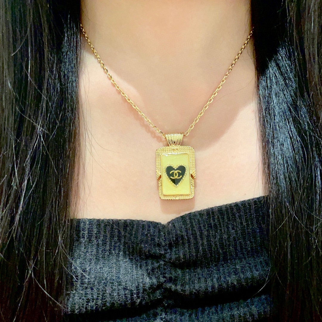  Chanel香奈儿 中古 项链👀小香家的款式真心无需多介绍😘🎶每一款都超好看，精致大方，非常显气质