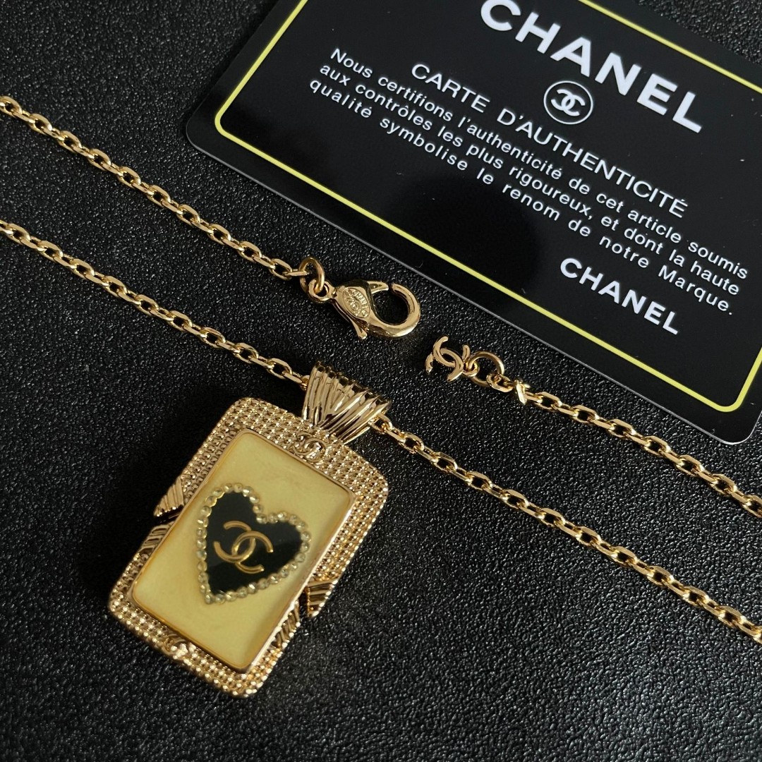  Chanel香奈儿 中古 项链👀小香家的款式真心无需多介绍😘🎶每一款都超好看，精致大方，非常显气质