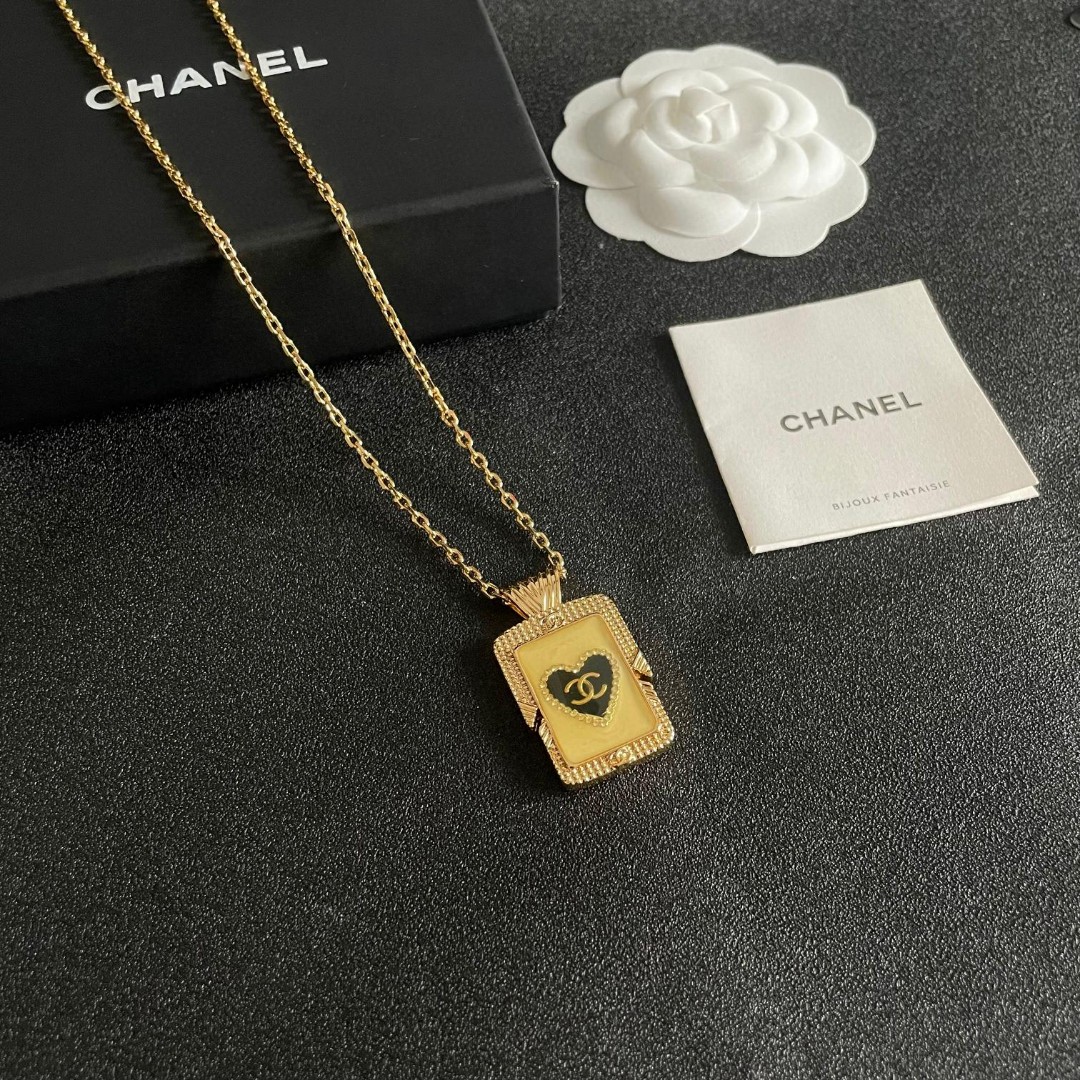  Chanel香奈儿 中古 项链👀小香家的款式真心无需多介绍😘🎶每一款都超好看，精致大方，非常显气质
