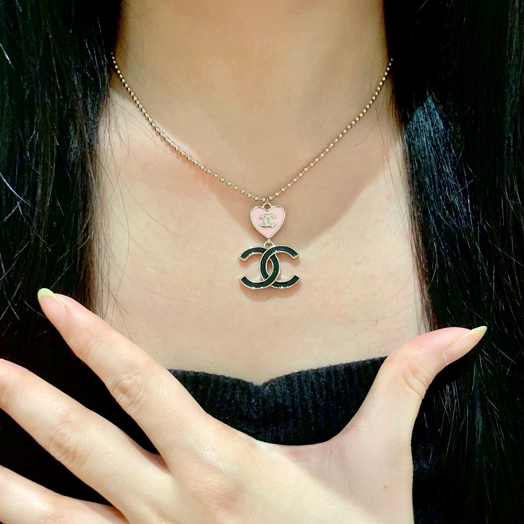  Chanel香奈儿 中古 项链👀小香家的款式真心无需多介绍😘🎶每一款都超好看，精致大方，非常显气质