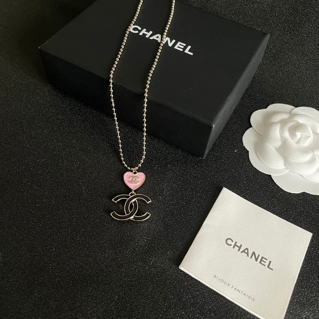  Chanel香奈儿 中古 项链👀小香家的款式真心无需多介绍😘🎶每一款都超好看，精致大方，非常显气质