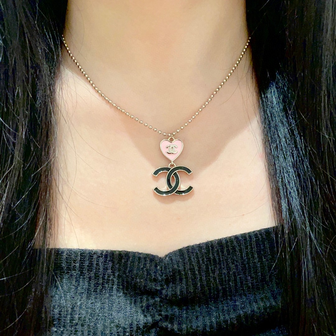  Chanel香奈儿 中古 项链👀小香家的款式真心无需多介绍😘🎶每一款都超好看，精致大方，非常显气质