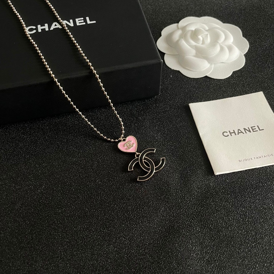  Chanel香奈儿 中古 项链👀小香家的款式真心无需多介绍😘🎶每一款都超好看，精致大方，非常显气质