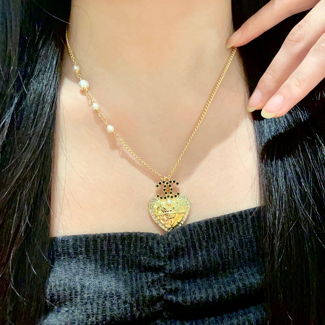  Chanel香奈儿 中古 项链👀小香家的款式真心无需多介绍😘🎶每一款都超好看，精致大方，非常显气质