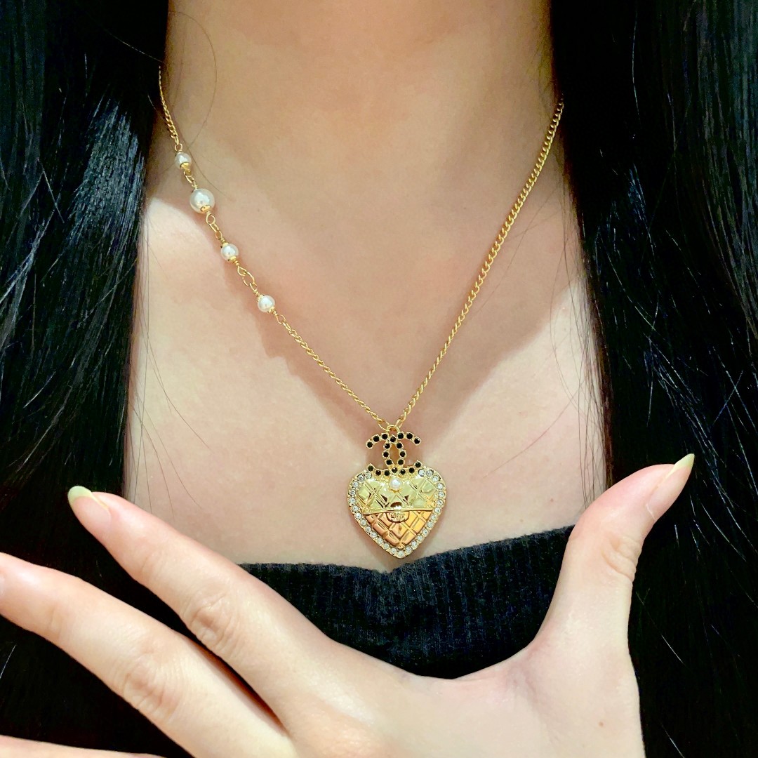  Chanel香奈儿 中古 项链👀小香家的款式真心无需多介绍😘🎶每一款都超好看，精致大方，非常显气质