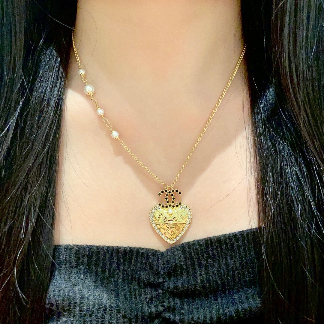  Chanel香奈儿 中古 项链👀小香家的款式真心无需多介绍😘🎶每一款都超好看，精致大方，非常显气质