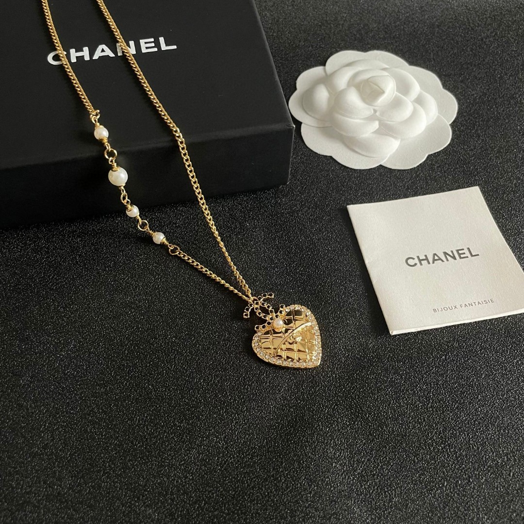  Chanel香奈儿 中古 项链👀小香家的款式真心无需多介绍😘🎶每一款都超好看，精致大方，非常显气质